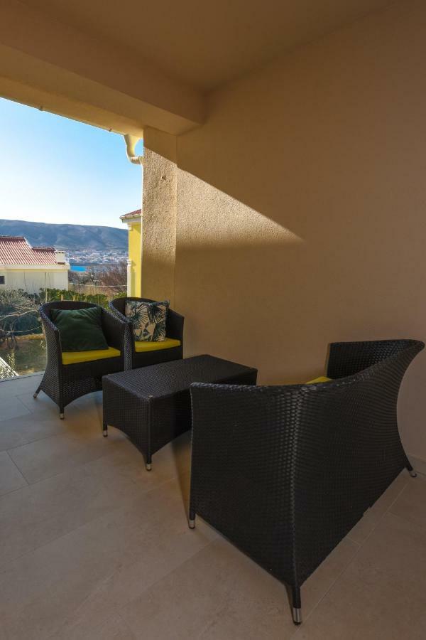 Apartments Villa Laura Паг Екстериор снимка