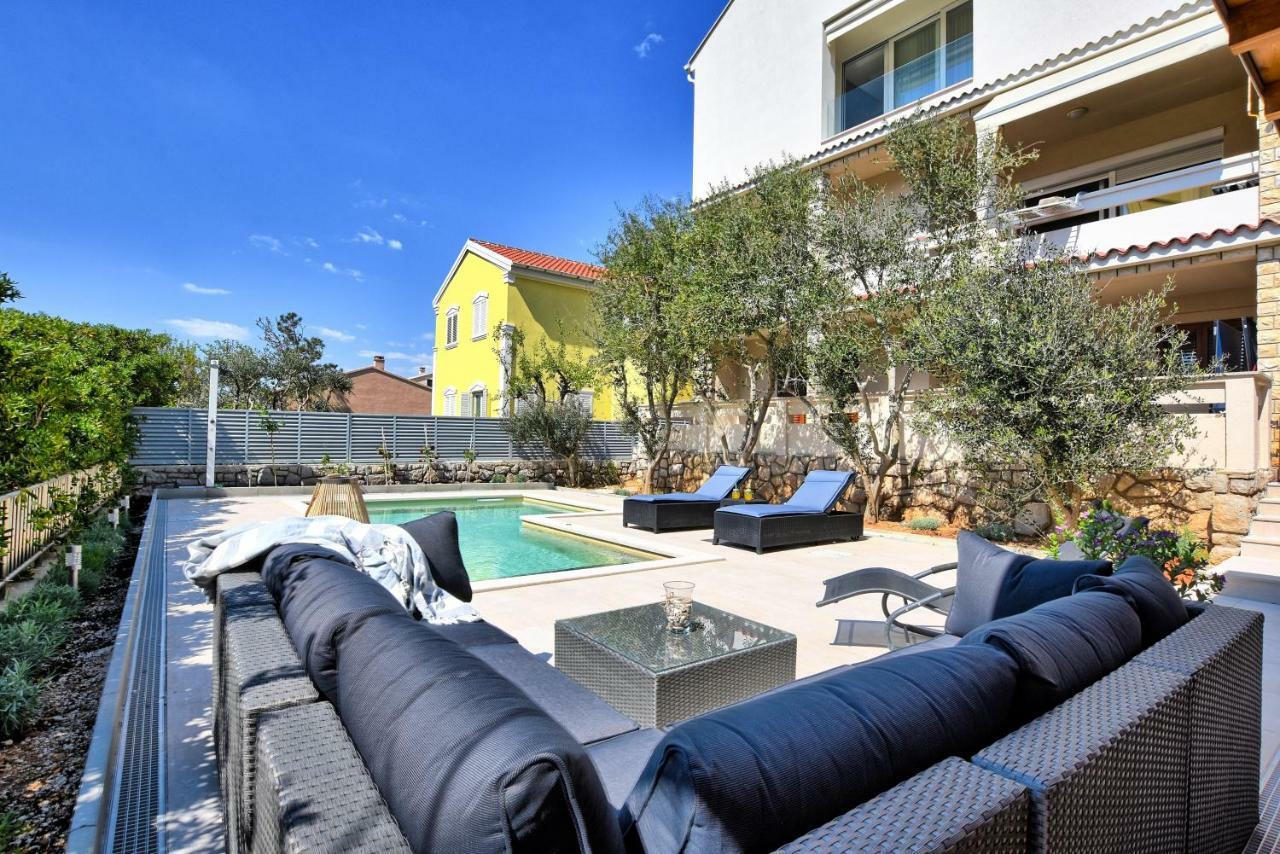 Apartments Villa Laura Паг Екстериор снимка